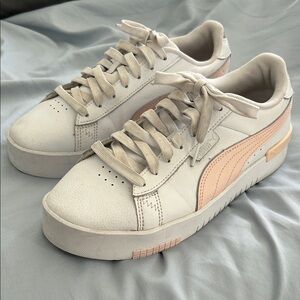 Puma Women's White and Pink Sneakers 8.5